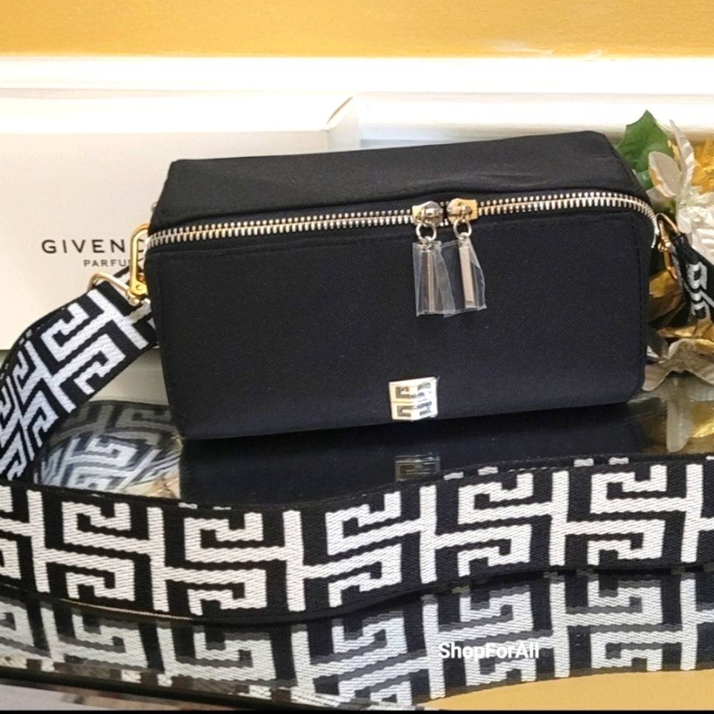 Givenchy - Picture 3 of 16